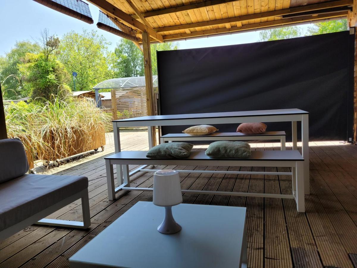 Rustig Gelegen Chalet Solvo Met Terras Aan Het Water Geel Exteriör bild